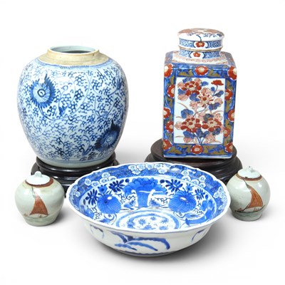 Lot 552 - A Chinese blue and white ginger jar, 19cm high,...