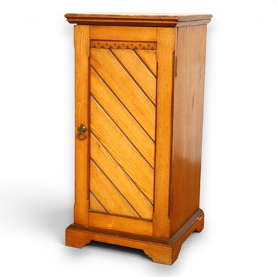Lot 564 - A Victorian ash bedside cupboard