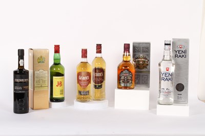 Lot 118 - A collection of whisky, spirits and port...