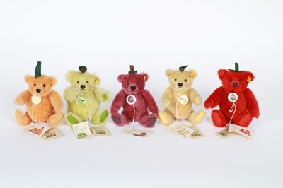 Lot 633 - A collection of limited edition Steiff...