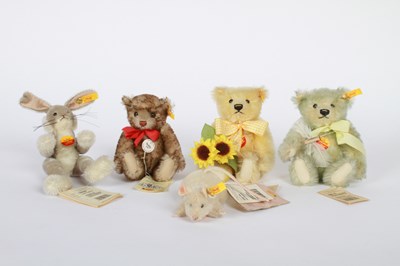 Lot 634 - A collection of small Steiff mohair teddies,...
