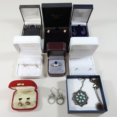 Lot 68 - A collection of costume jewellery