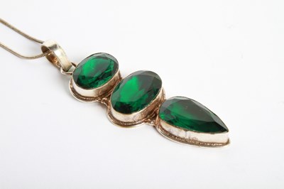 Lot 82 - A silver necklace, having a green paste pendant