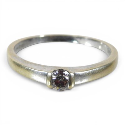 Lot 39 - An 18 carat white gold single stone diamond...