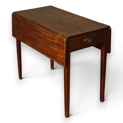 Lot 585 - A 19th century mahogany drop-leaf Pembroke table