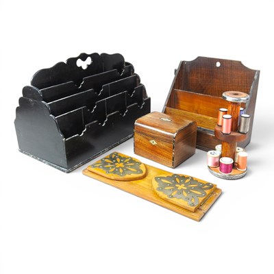 Lot 609 - A small 19th century walnut cased tea caddy,...