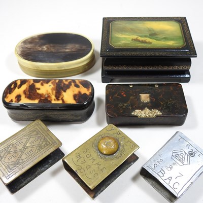 Lot 47 - A 19th century papier mache snuff box