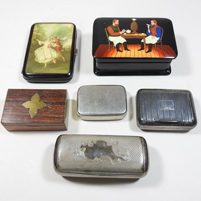 Lot 84 - A George III silver snuff box