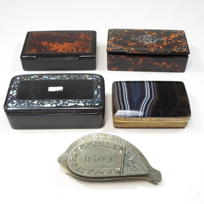 Lot 37 - A 19th century cowrie shell snuff box
