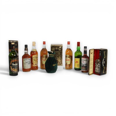 Lot 116 - A collection of whisky, rum and liqueur,...