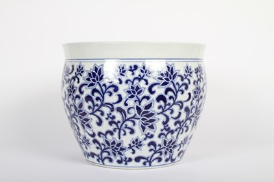 Lot 149 - A Chinese blue and white porcelain planter,...