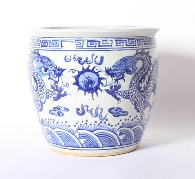 Lot 146 - A Chinese blue and white porcelain fish bowl...