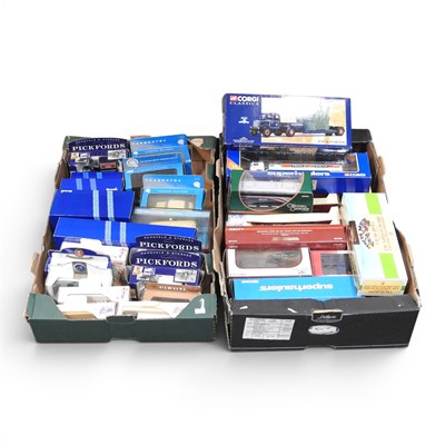 Lot 660 - A collection of Vanguards model vehicles,...