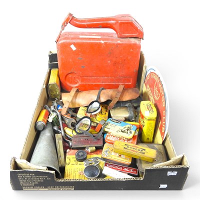 Lot 677 - A collection of vintage automobilia related items