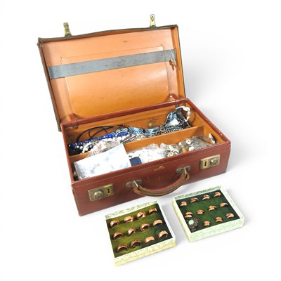 Lot 205 - A case of costume jewellery