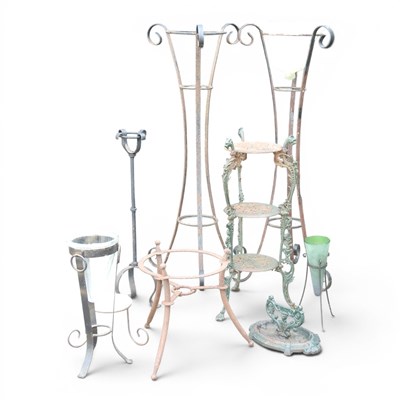 Lot 430 - A collection of various metal garden frames,...