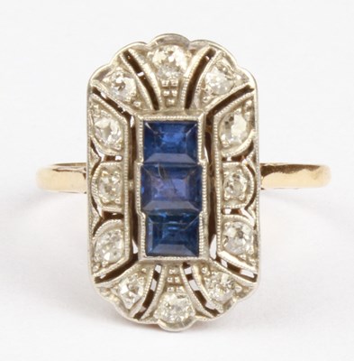 Lot 70 - An Art Deco 18 carat yellow gold sapphire and...