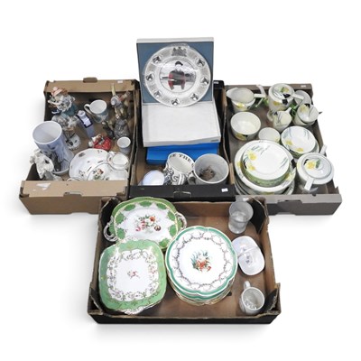 Lot 561 - A Wedgwood Queen Elizabeth II commemorative...