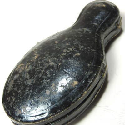 Lot 29 - An early 20th century glass scent bottle, with...
