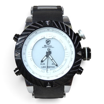Lot 597 - A men's Shark wristwatch, with a 3D bezel