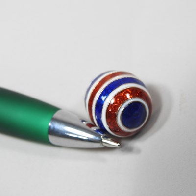 Lot 20 - A 14ct gold enamelled pendant, in the style of...