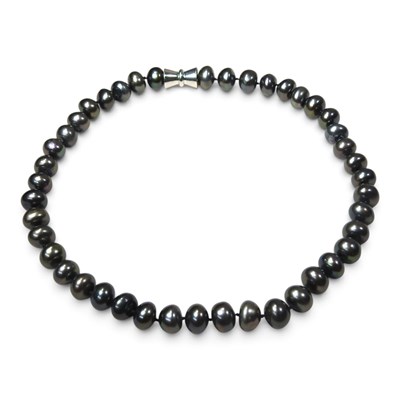 Lot 513 - A grey freshwater pearl single strand necklace,...