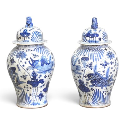Lot 542 - A pair of large Chinese blue and white...