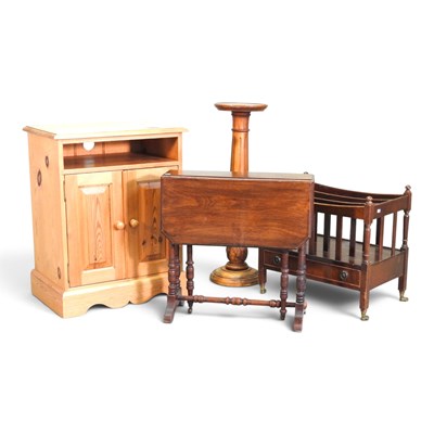 Lot 242 - An Edwardian sutherland table, 60cm wide,...
