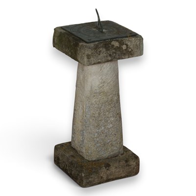 Lot 784 - A reconstituted stone garden sun dial