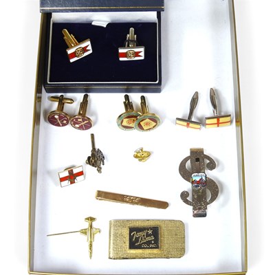 Lot 193 - A 9 carat gold tie clip, 5.8g, 5cm wide,...