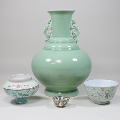 Lot 117 - A Chinese celadon vase