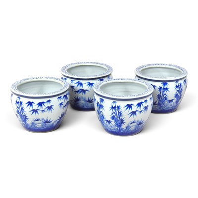 Lot 332 - Four modern Chinese porcelain pots, each 16cm...
