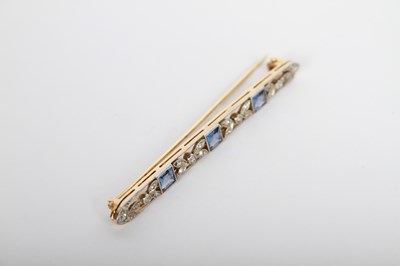 Lot 40 - An unmarked diamond and tanzanite brooch, 4.3g