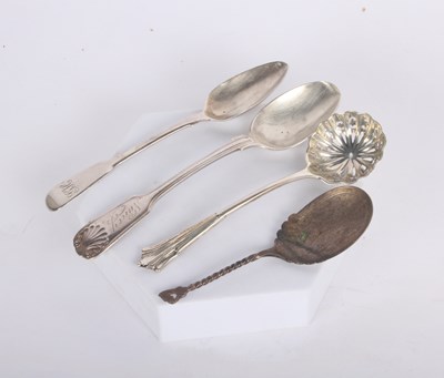 Lot 85 - A collection of mixed silver flatware, 90g