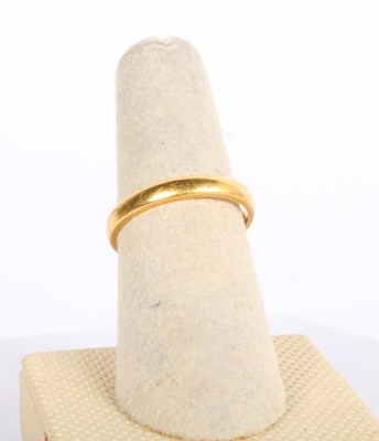 Lot 25 - A 22 carat gold wedding band, 3.4g