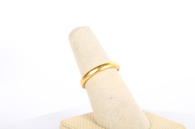 Lot 25 - A 22 carat gold wedding band, 3.4g
