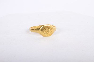Lot 39 - An 18 carat gold signet ring, 3g