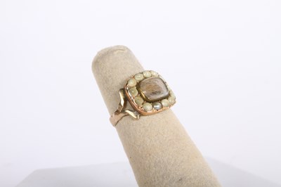 Lot 80 - An antique unmarked yellow metal memorial ring,...