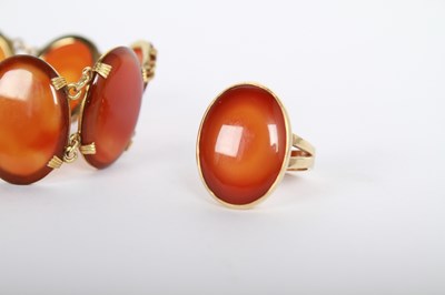 Lot 14 - A 9 carat yellow gold agate cabochon ring and...