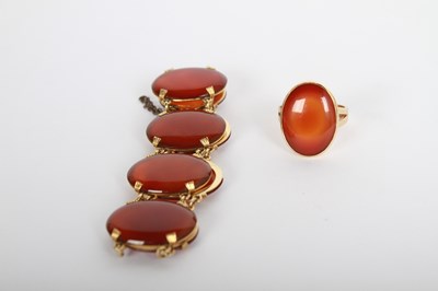 Lot 14 - A 9 carat yellow gold agate cabochon ring and...