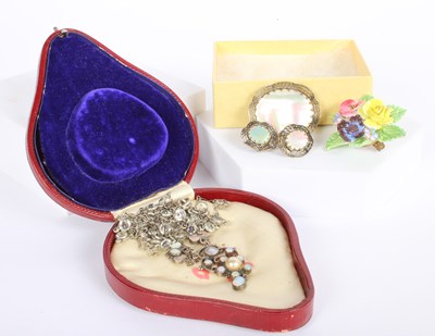 Lot 87 - A mother of pearl earring and brooch set,...