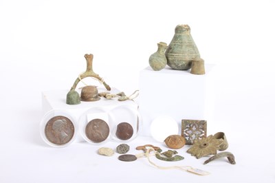 Lot 148 - A box of metal detecting finds, to include coins