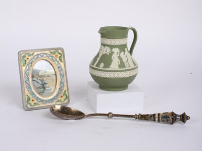 Lot 927 - A Wedgwood jug, a Doulton spoon and a Wemyss...
