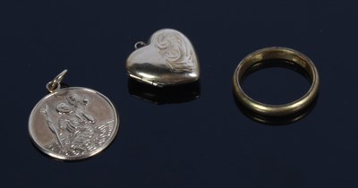 Lot 47 - Three yellow metal ring and pendants one of...