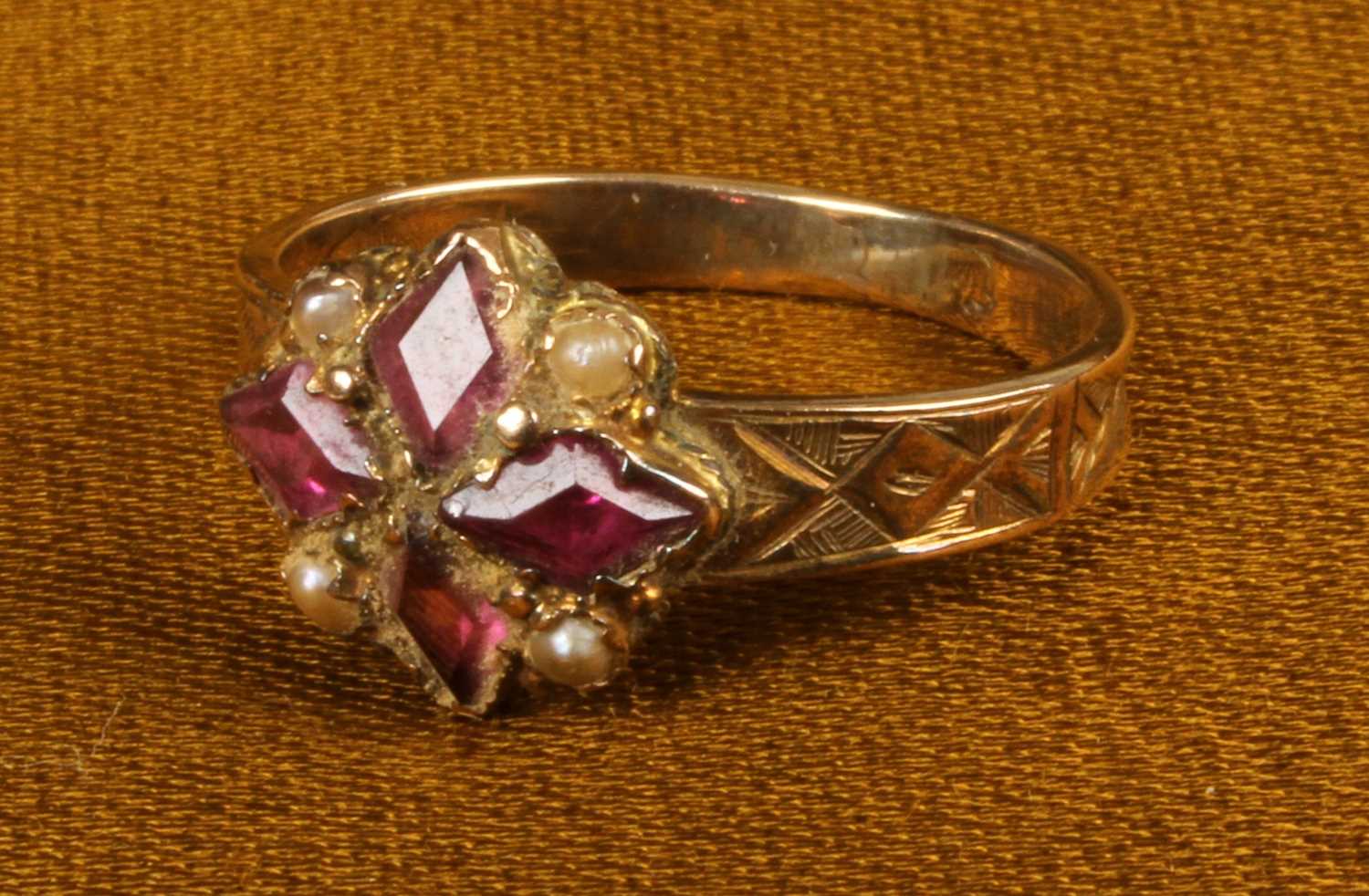 Lot 43 - An Edwardian gold, amethyst and seed pearl...