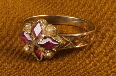 Lot 43 - An Edwardian gold, amethyst and seed pearl...