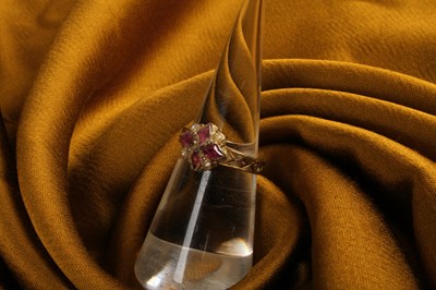 Lot 43 - An Edwardian gold, amethyst and seed pearl...