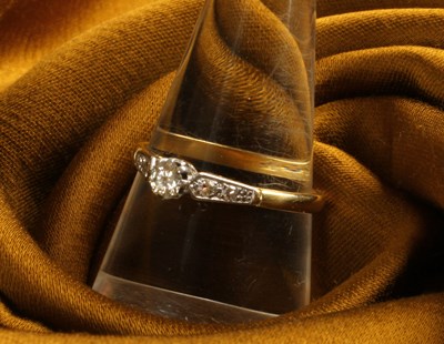 Lot 18 - An 18 carat gold diamond solitaire ring, with...