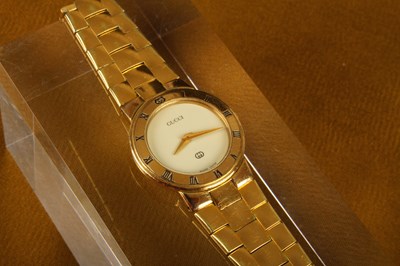Lot 63 - A vintage Gucci gold plated ladies quartz...