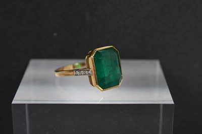 Lot 7 - An 18 carat gold and platinum emerald ring,...